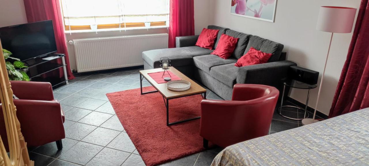 Ferienwohnung Maria Laach Glees Экстерьер фото