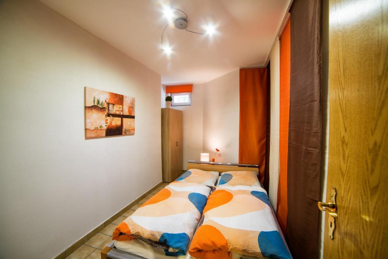 Ferienwohnung Maria Laach Glees Экстерьер фото