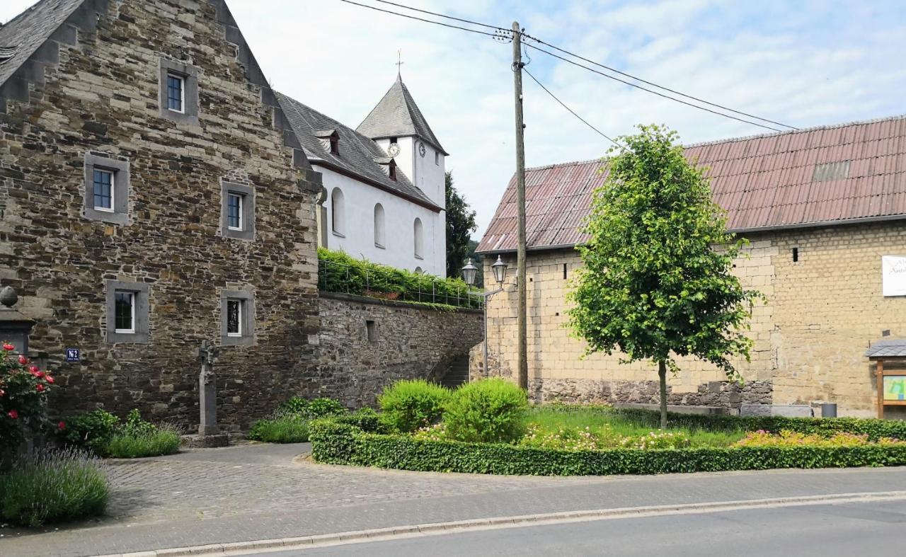 Ferienwohnung Maria Laach Glees Экстерьер фото